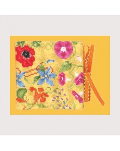 Yellow needle case embroidered by cross stitch. Motif: flowers. Le Bonheur des Dames 3456