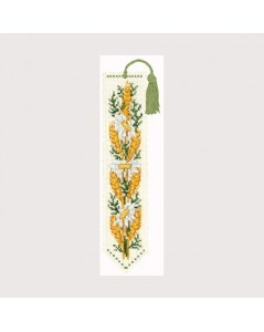 Daisies. Bookmark stitched by counted cross stitch kit on Aïda fabric. Le Bonheur des Dames 4519