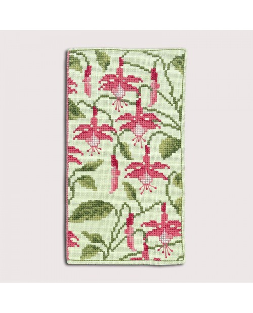 Spectacle case Fuchsias to cross stitch. Embroidery kit Le Bonheur des Dames. Item n° 3238