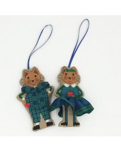 Cats dressed in blue-green tartan to cross stitch. Decorative suspensions.