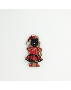 Chat noir avec un bonnet Noël et jupe écossaise noir et rouge. Kit broderie 2639. Le Bonheur des Dames