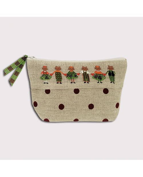 Pochette to stitch by petit point with cats dressed in Scottish style costumes, green. Le Bonheur des Dames 9026