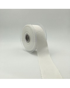 Roll of 6 points/cm Aida band. Ivory cotton band, 5 cm large.