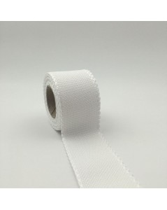 Roll of 6 points/cm Aida band. White cotton band 5 cm wide.