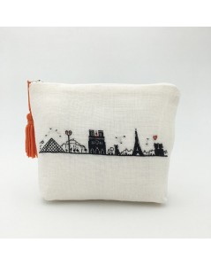 White evenweave linen pochette to embroider by petit point. Motive Left bank   of Paris. 9028