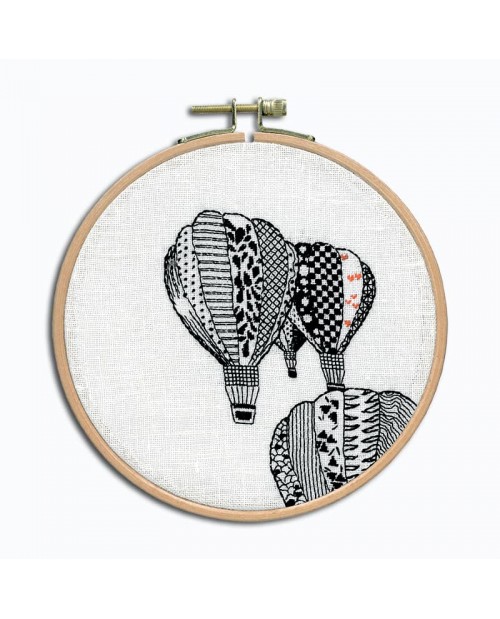 Cheetah. Petit point embroidery kit. To stitch on white linen with black threads.  Le Bonheur des Dames 3664