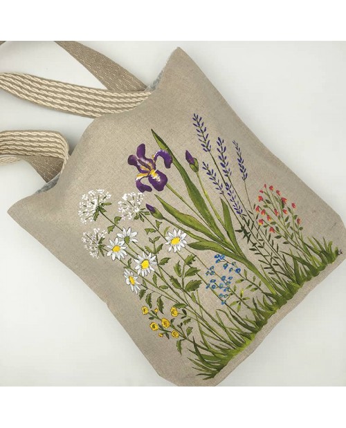 Linen shopper bag with flower motive painted by hand. Design and production by Cécile Vessière for Le Bonheur des Dames. SPEL2