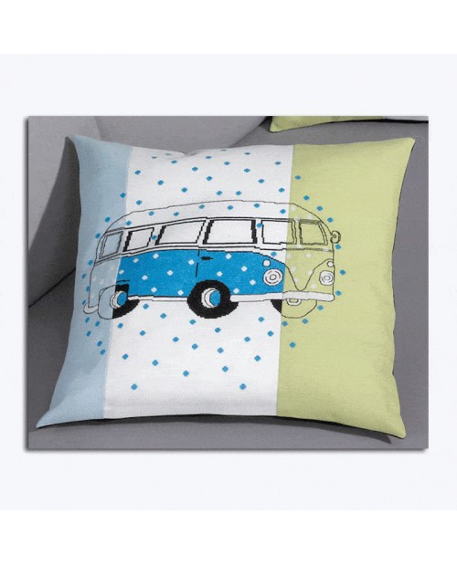 Blue bus embroidered on three different fabrics: blue, green, white. Le Bonheur des Dames 834327