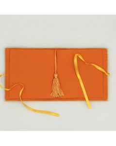 Inside part of needle case made of orange felt. Le Bonheur des Dames 3477