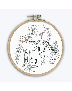Traditional embroidery kits, with printed motive, the cheetah in the jungle in black and white. Le Bonheur des Dames 1548
