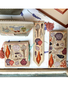 Spectacle case embroidered by cross stitch - seashells. Item n° 3242 Le Bonheur des Dames
