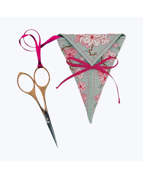 Étui à ciseaux Sakura. Brodé au point de croix. Kit broderie point de croix sur toile bleu ciel. Le Bonheur des Dames. 3375 Étui à ciseaux Sakura. Brodé au point de croix. Kit broderie point de croix sur toile bleu ciel. Le Bonheur des Dames. 3375