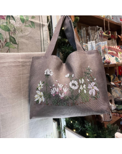 Linen Aïda canvas bag with embroidered white flower motif. Le Bonheur des Dames 8018