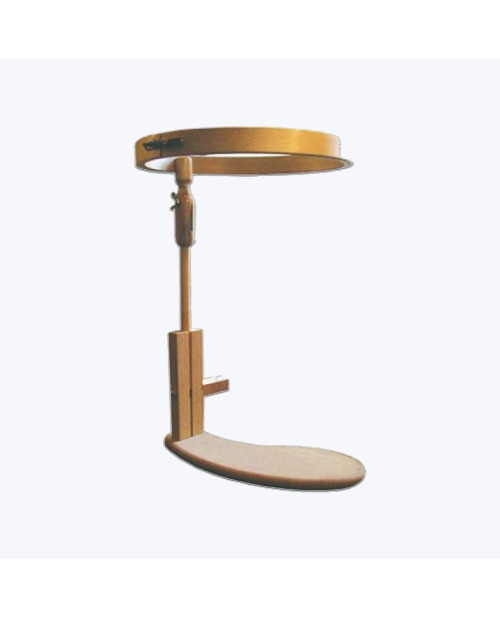 Tambour sur pied pour la broderie, à mettre sous la cuisse et broder en position assise. Le Bonheur des Dames Tambour sur pied pour la broderie, à mettre sous la cuisse et broder en position assise. Le Bonheur des Dames