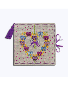 Etui à aiguilles en forme de carnet, couverture brodée au point de croix compté. Kit Coeur Pensées. Le Bonheur des Dames 3484